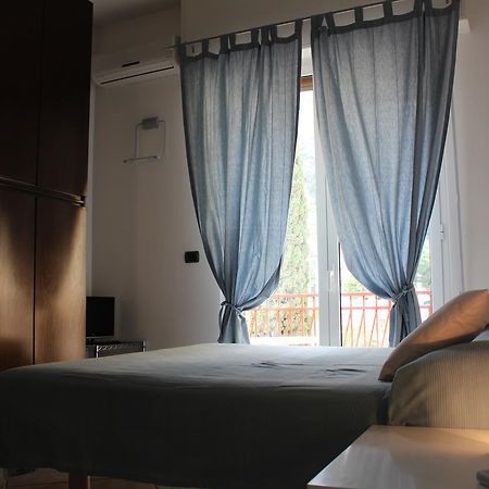Les Agrumes Varigotti Bagian luar foto