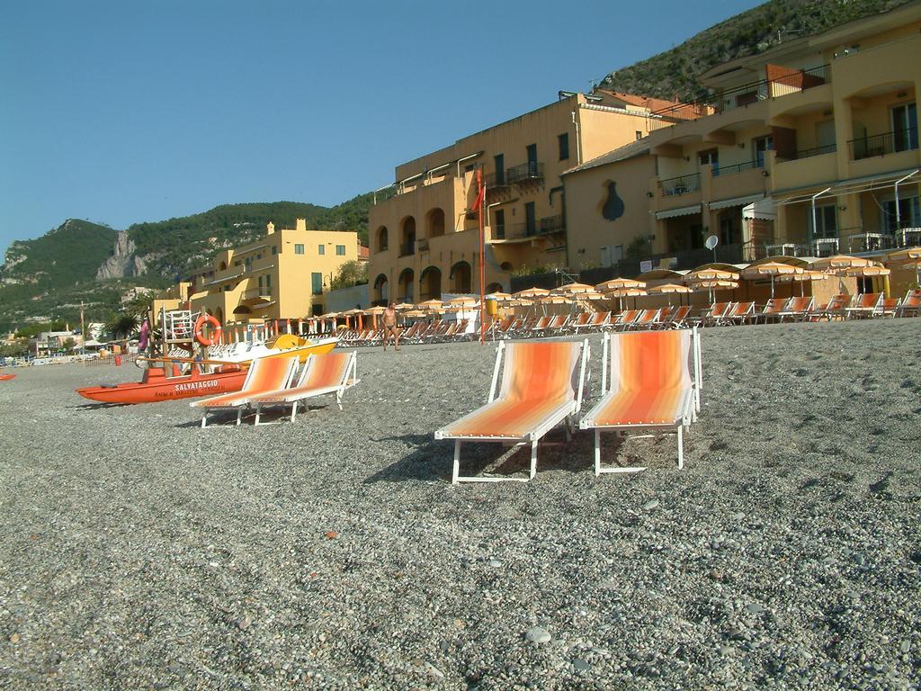 Les Agrumes Varigotti Bagian luar foto