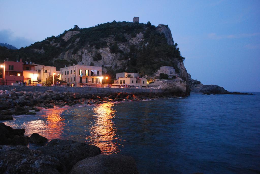 Les Agrumes Varigotti Bagian luar foto