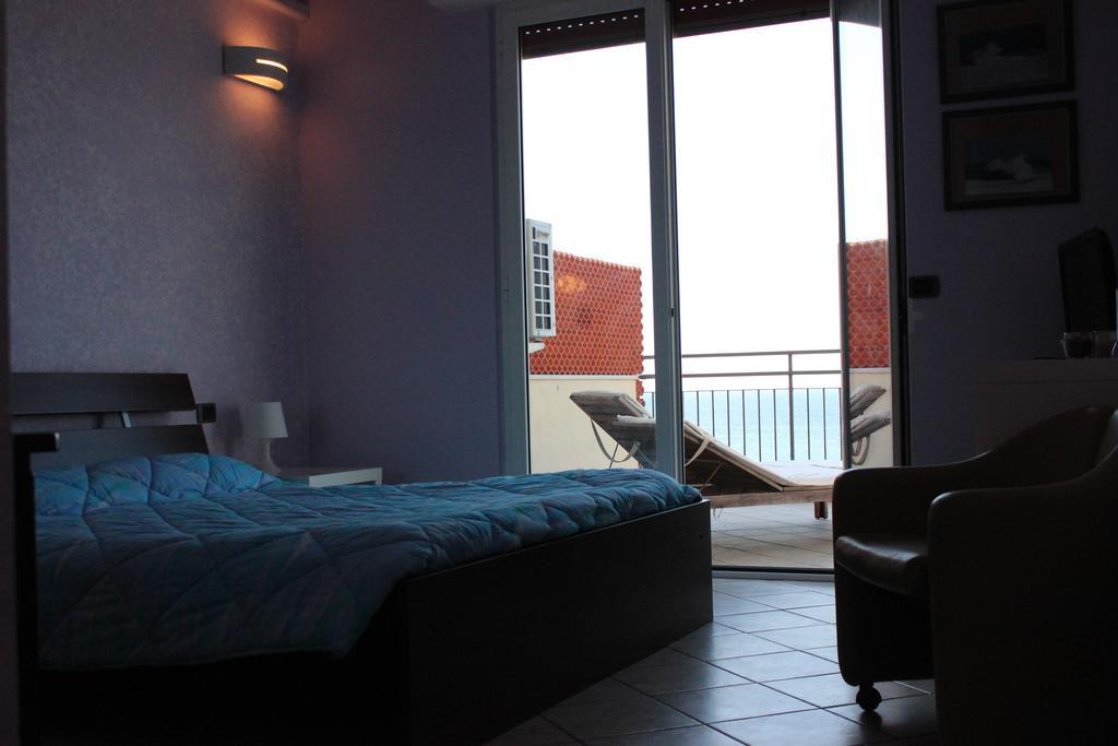 Les Agrumes Varigotti Bagian luar foto